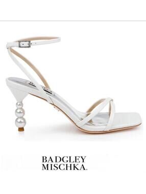 BADGLEY MISCHKA Callie White Leather Ankle Strap Pearl Bead Heels Sandals Sz 7